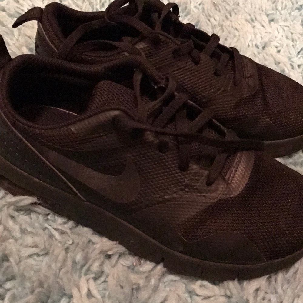 Nike - Picture 2 of 4