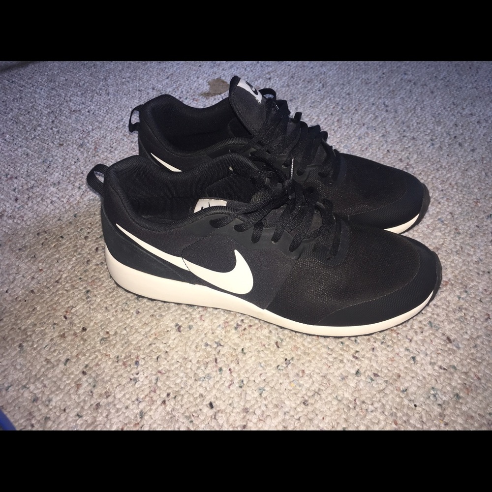 Nike tennis shoes