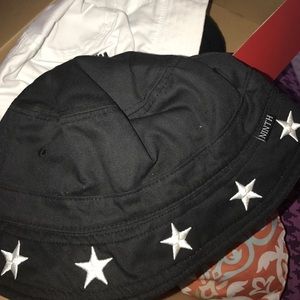 Reversible bucket hat