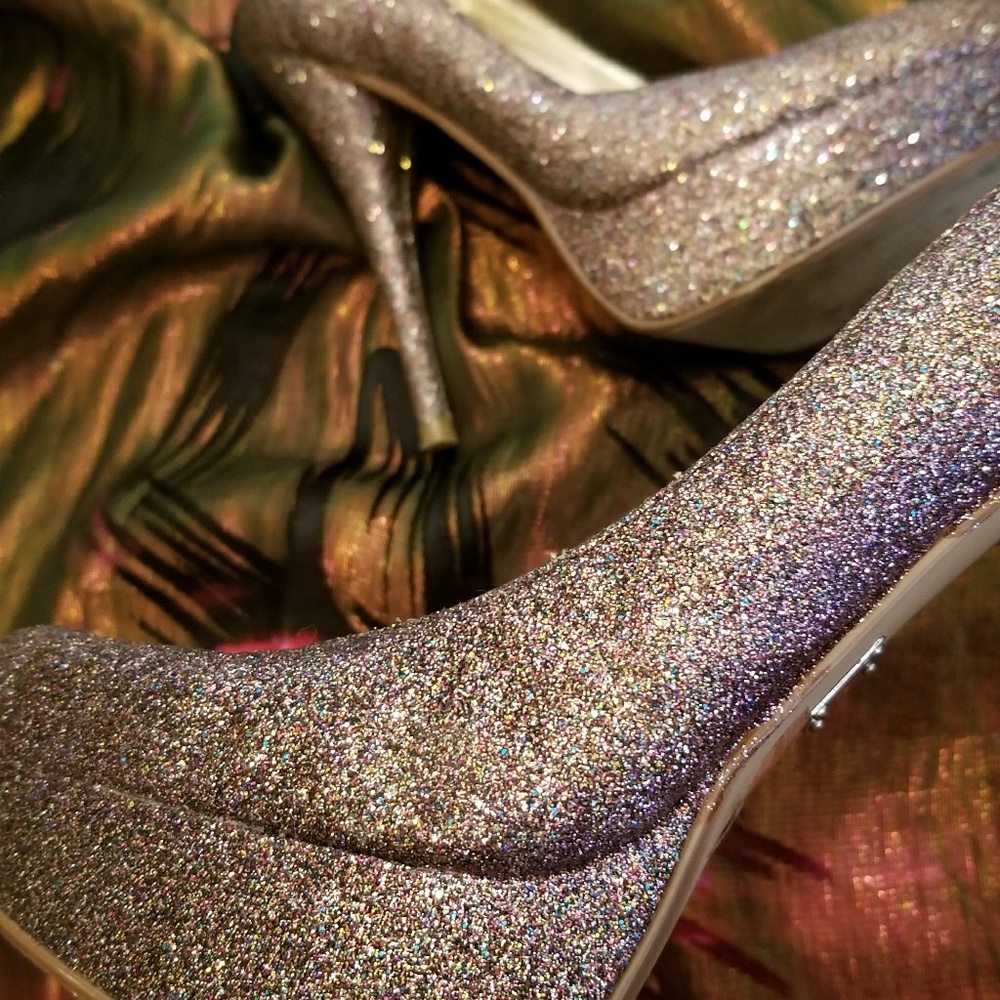 Shimmery pumps