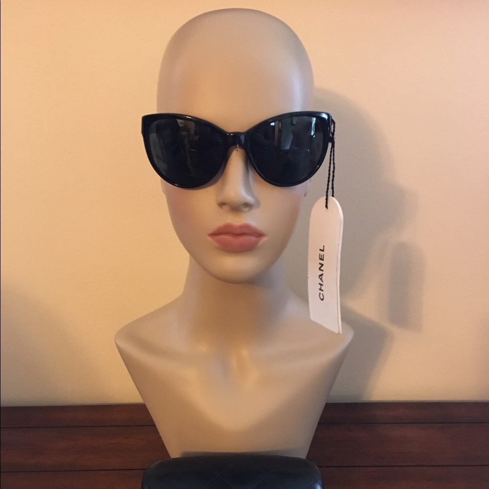 Gorgeous NWT Black and Gold Chanel sunglasses
