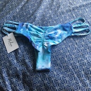 Midori Water Emmie bottom