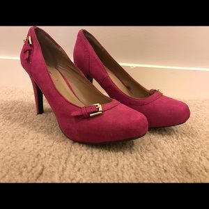 Pink pumps