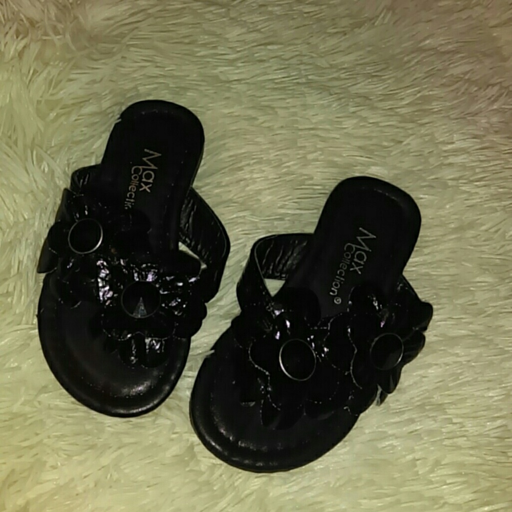 💥3 for $15 Nwot Toddler max collection sandals