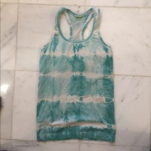 Lululemon tank