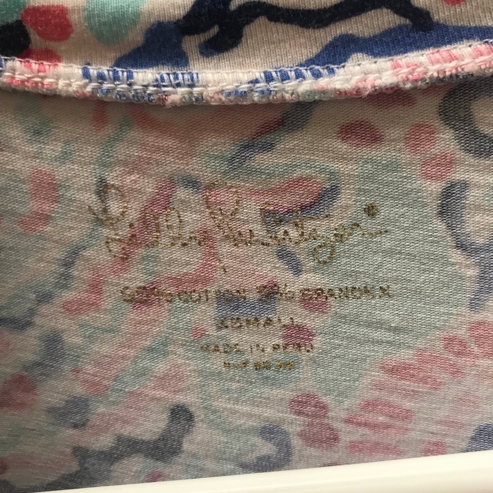Xsmall Lilly Pulitzer shell patterned top - Picture 2 of 2