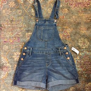 Old Navy rolled cuff short overalls - NWT