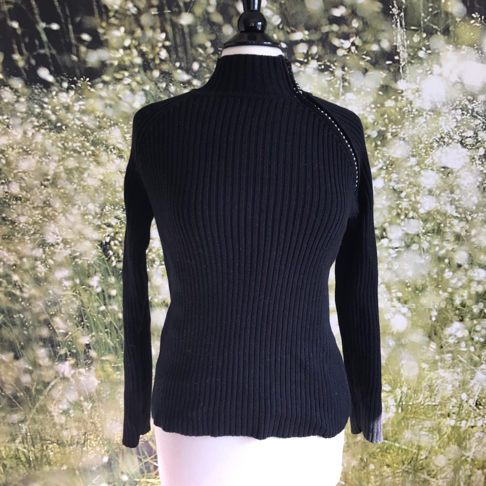Black knit sweater size M