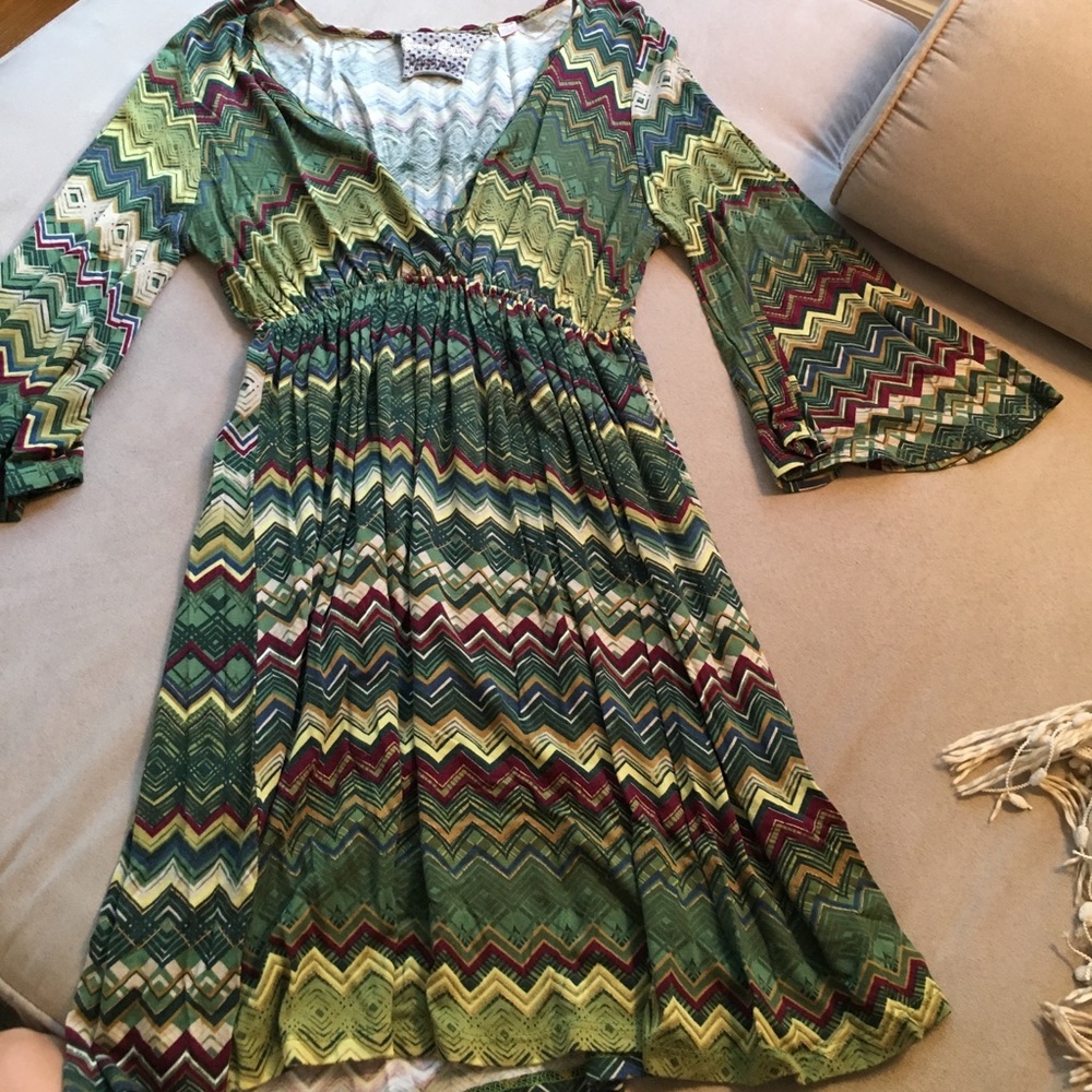 Green very flattering dress!