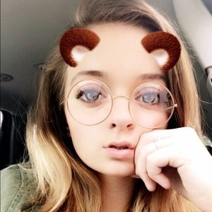 Meet your Posher, Caitlyn