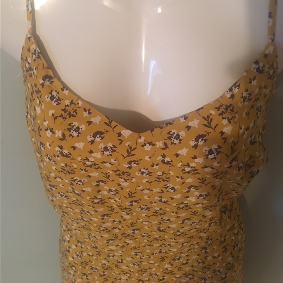 NWT•XL•YELLOW FLORAL FIT N FLARE FLATTERING DRESS - Picture 5 of 13