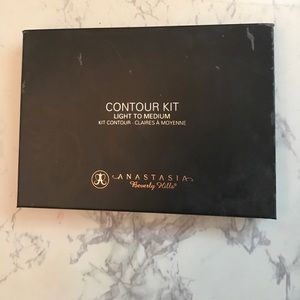 Anastasia Contour Kit Light to Medium