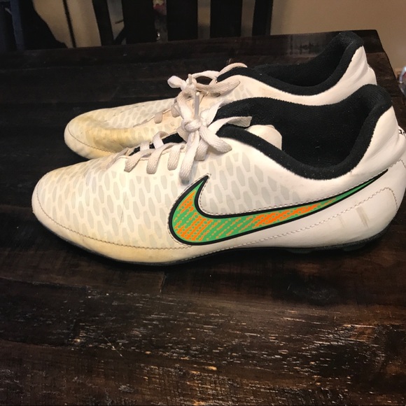 Youth size 6 soccer cleats. - Picture 3 of 3