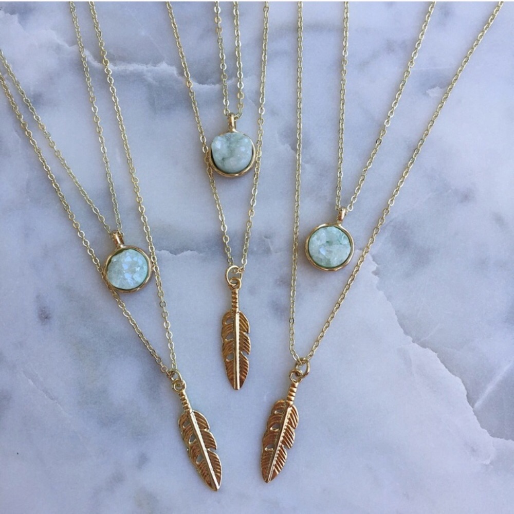 🌟HP 4/2 & 11/8🌟 Layered Druzy Feather Necklace - Picture 2 of 5