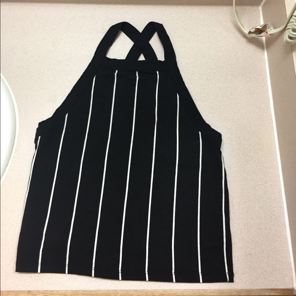 Me to We black and white striped cross back top 🖤