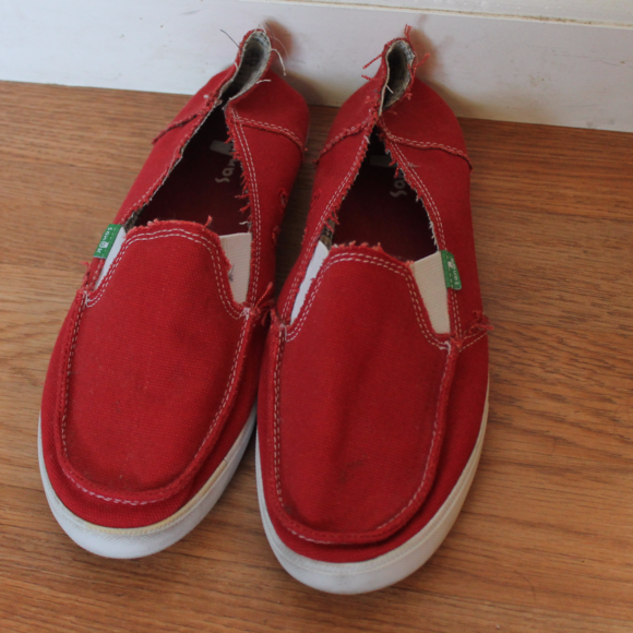red sanuks