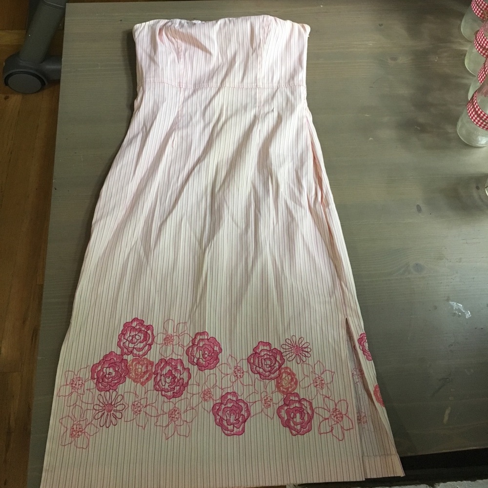 Adorable strapless dress