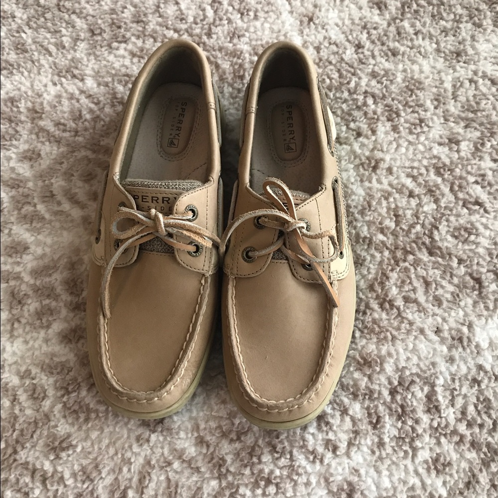 Women's boat shoe