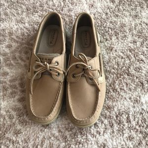 Women's boat shoe