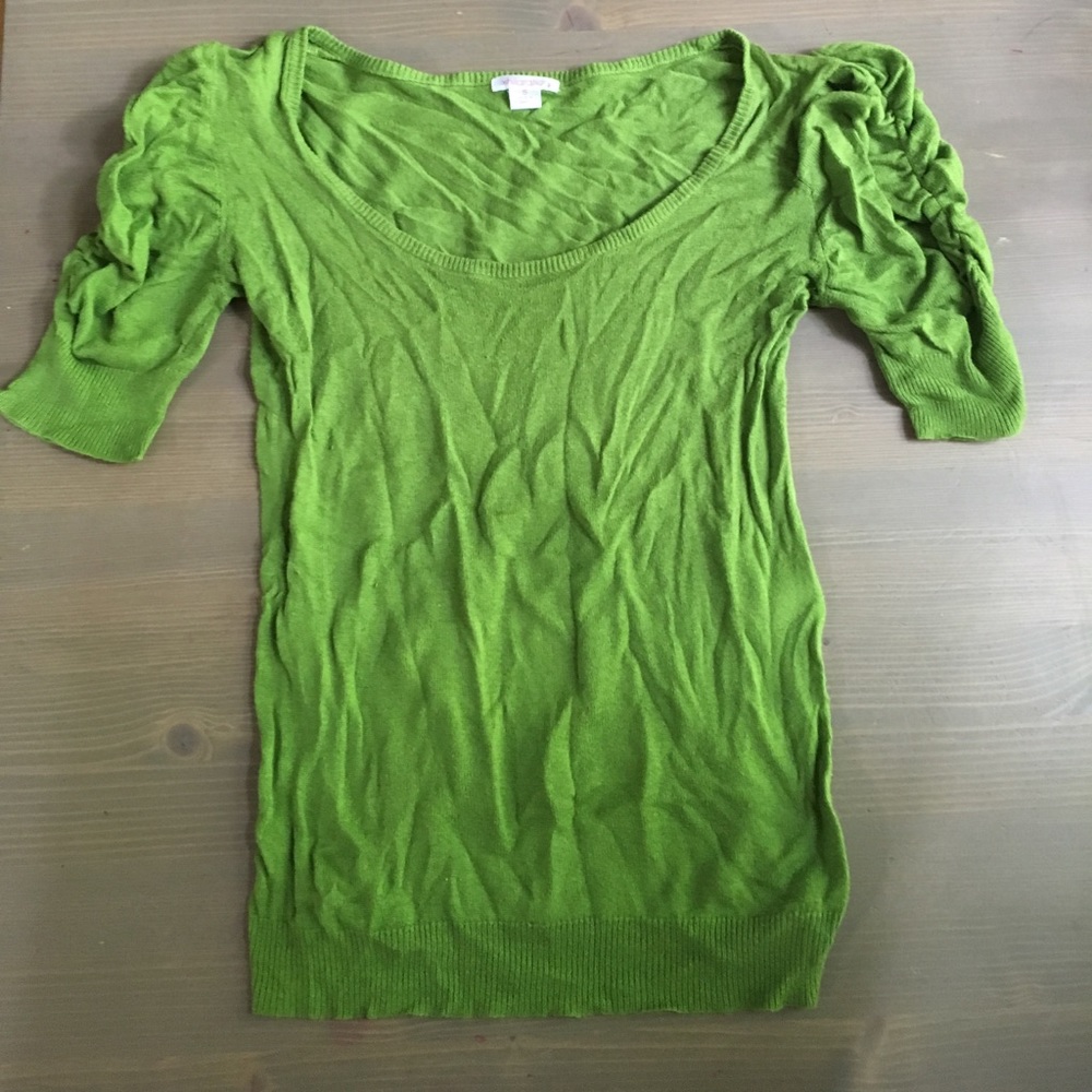 Green sweater with ruched sleeves