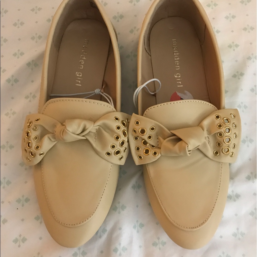❌SOLD❌ Beige faux leather flats