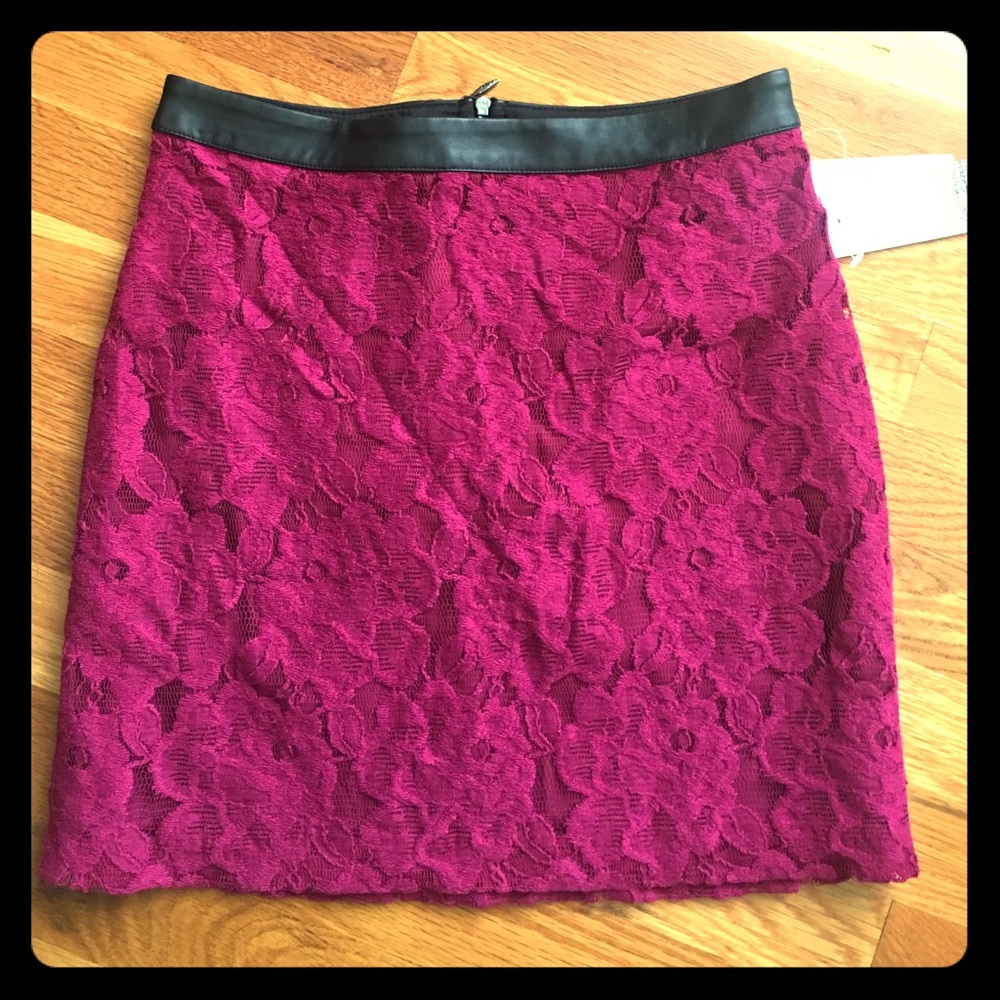 Kenzie skirt size 2 - NWT