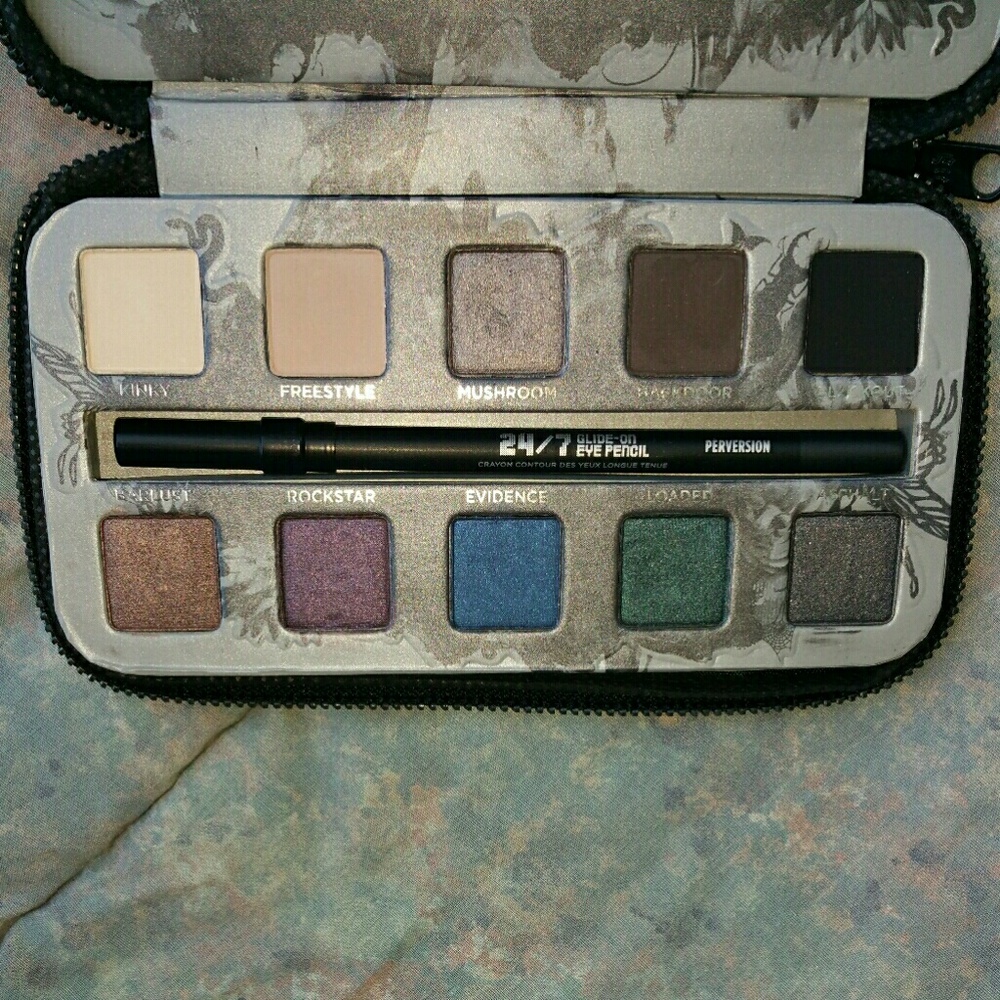 Smoked-Urban Decay palette