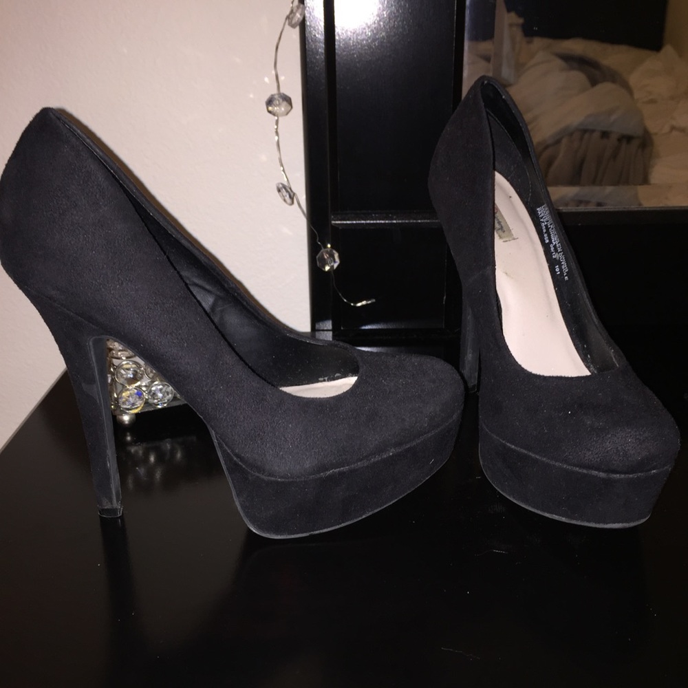 Black Heels - Picture 2 of 2