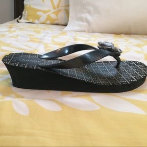 Wedge flip-flops