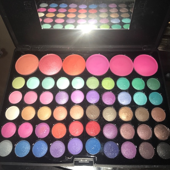 Makeup - Picture 2 of 3