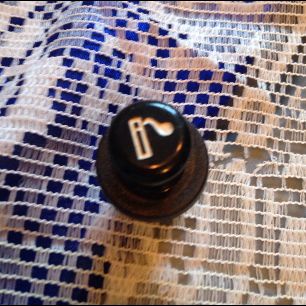 Car stash/medication  container - Picture 3 of 3