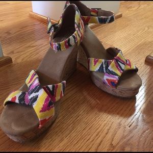 Toms wedges, great condition