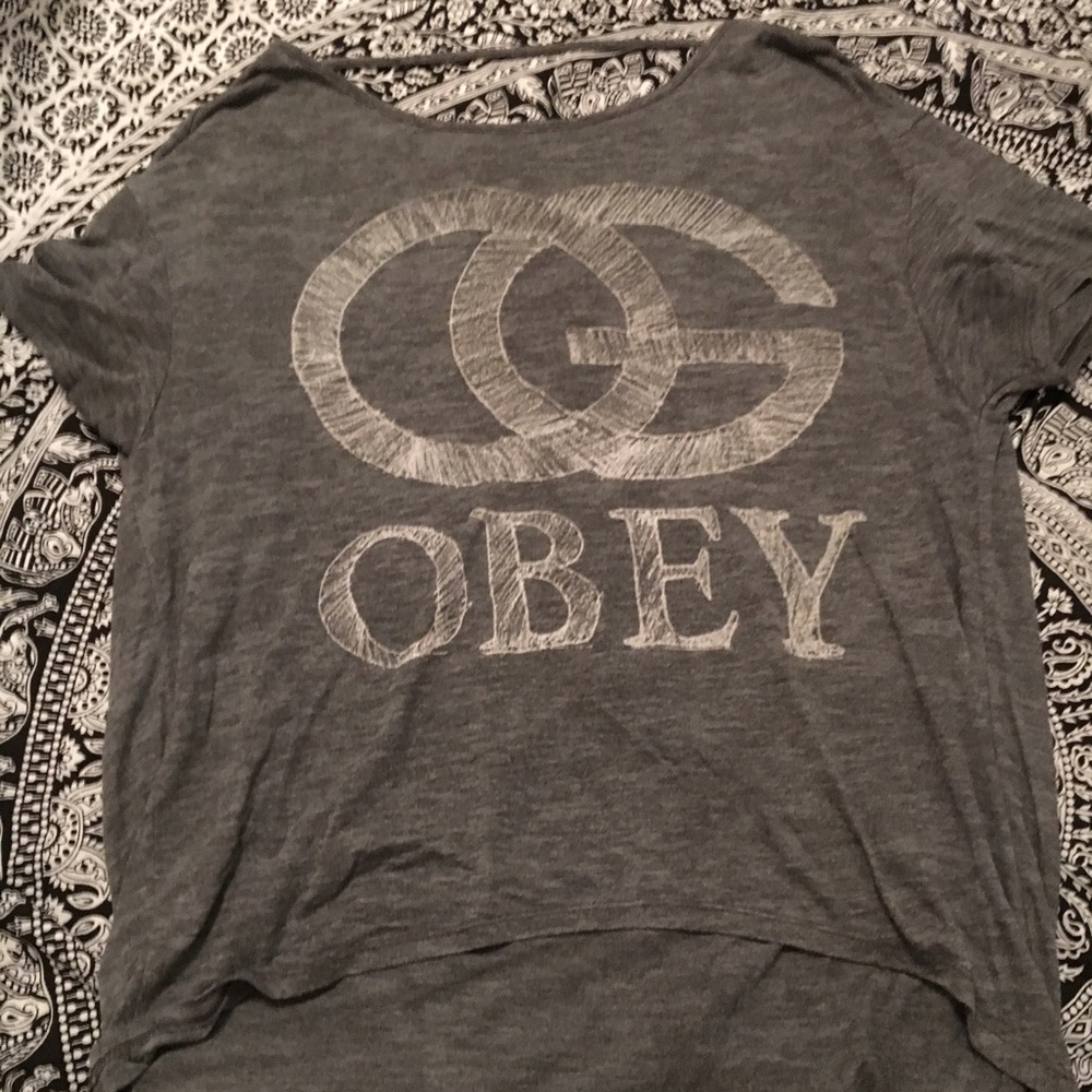 Medium Obey hi-low shirt