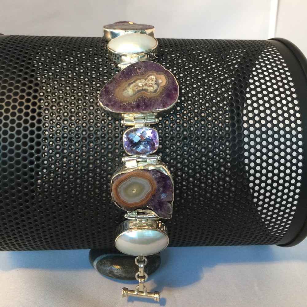 Amethyst geode and pearl bracelet.