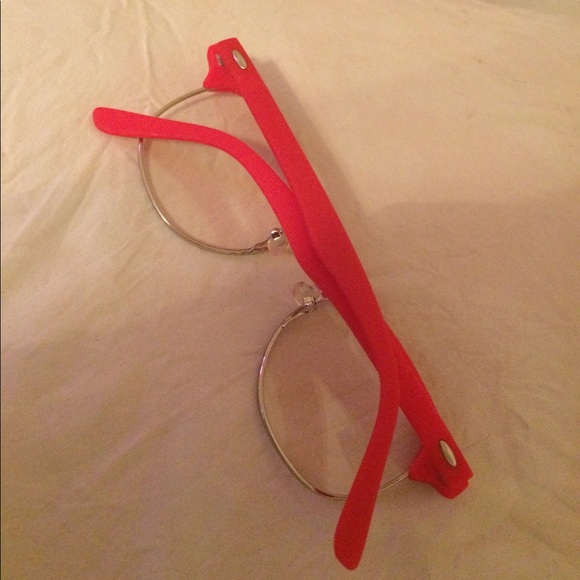 Red glasses - Picture 2 of 2