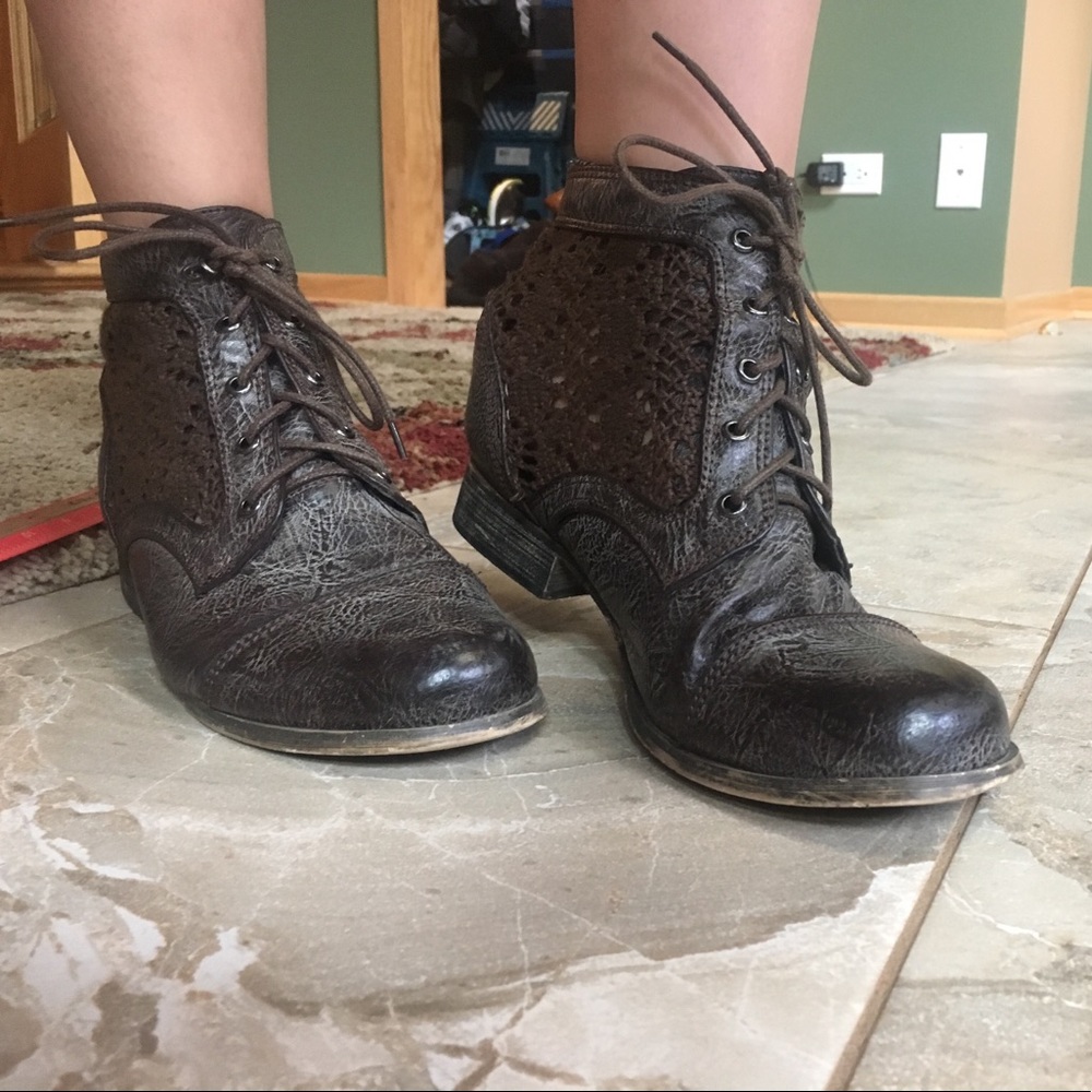 Brown lace Heeled boots