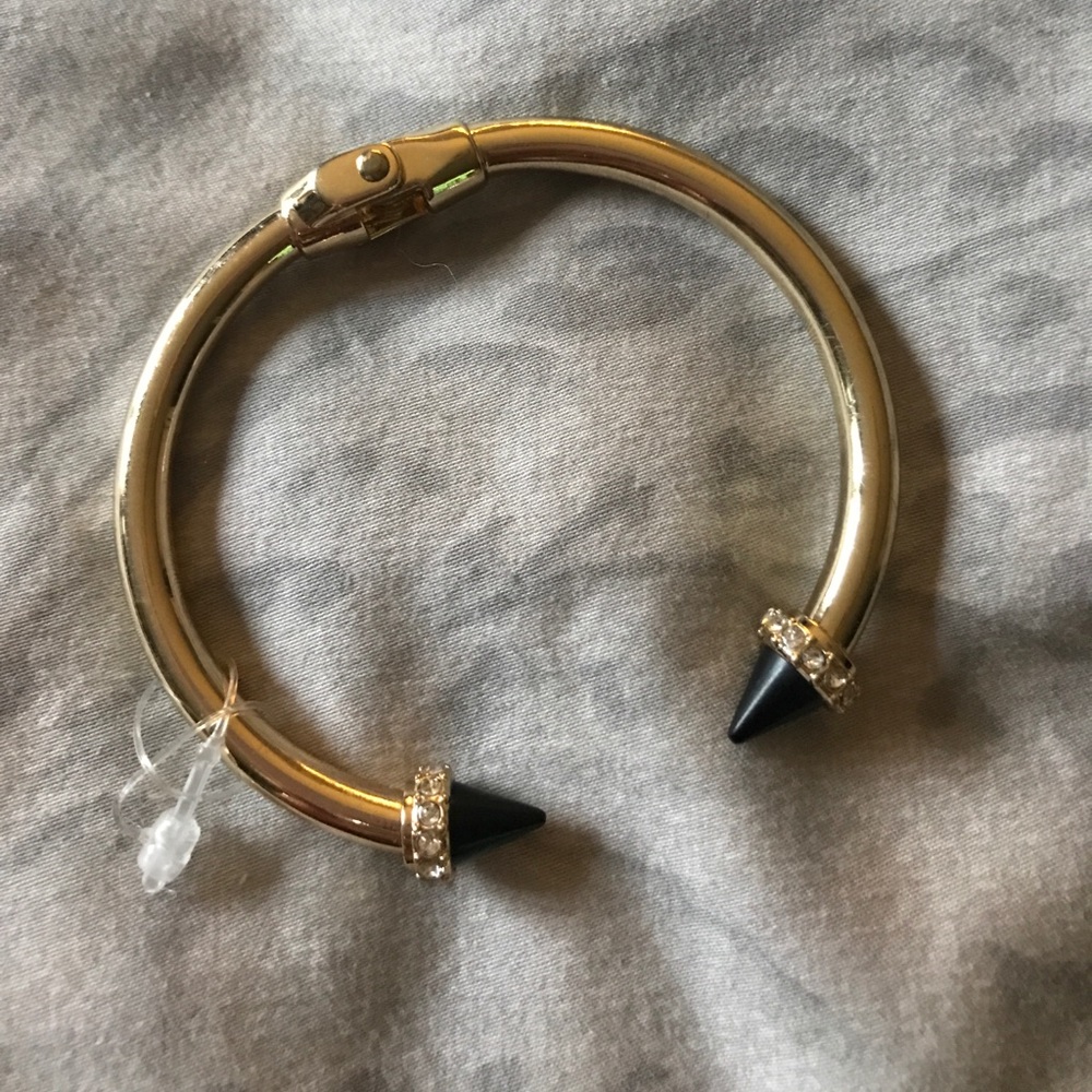 NWOT gold bracelet
