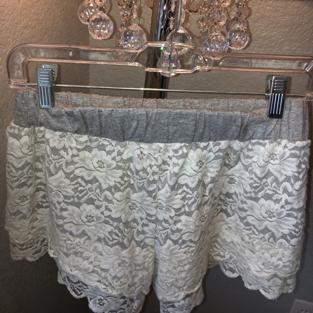 Lace shorts - Picture 2 of 3
