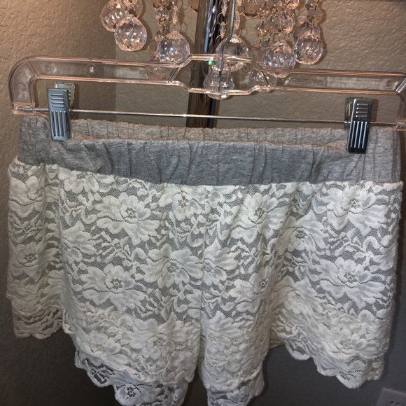Lace shorts - Picture 2 of 3