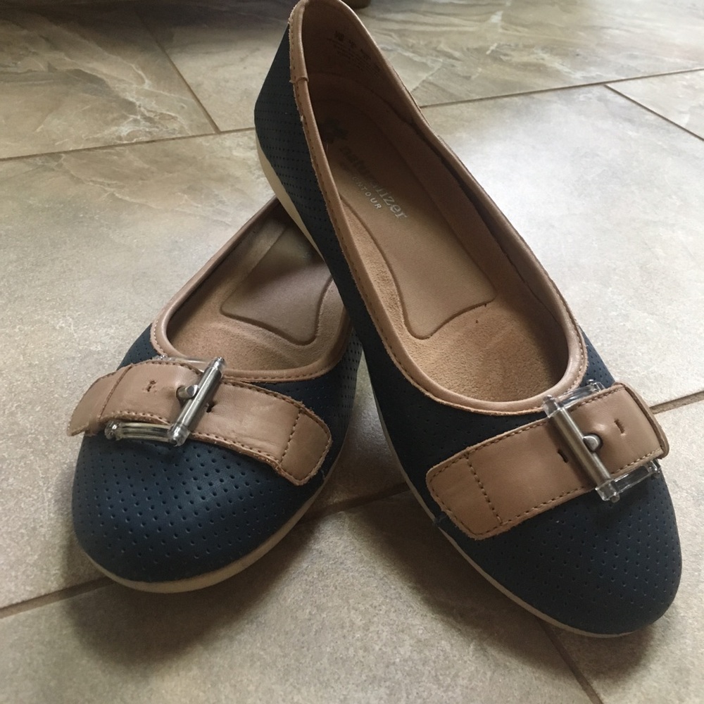 Brown/navy flats