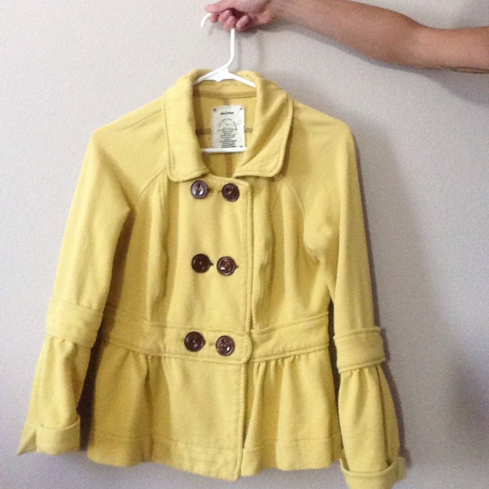 Bell-sleeved peplum jacket by Allihop