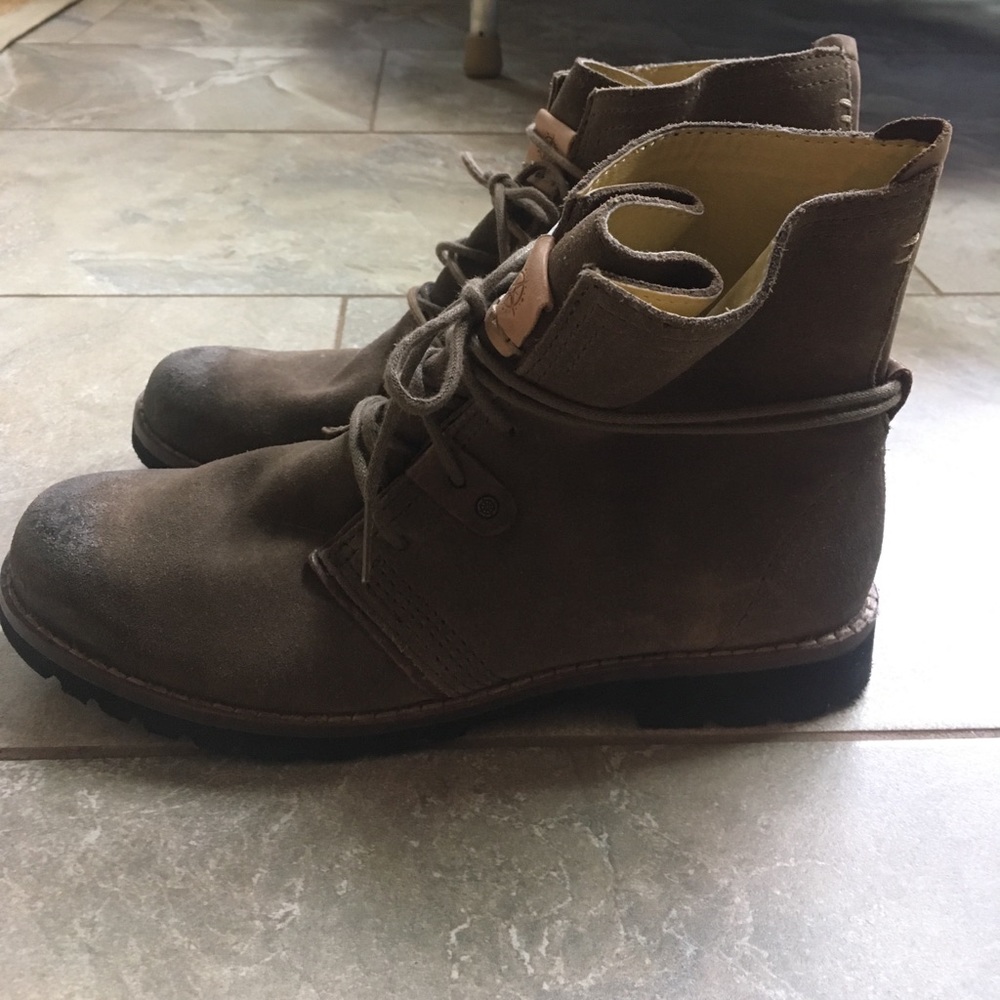 Distressed Tan boots