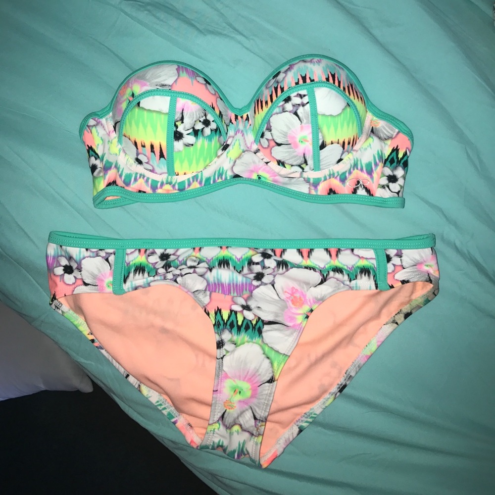 Strapless floral print bikini