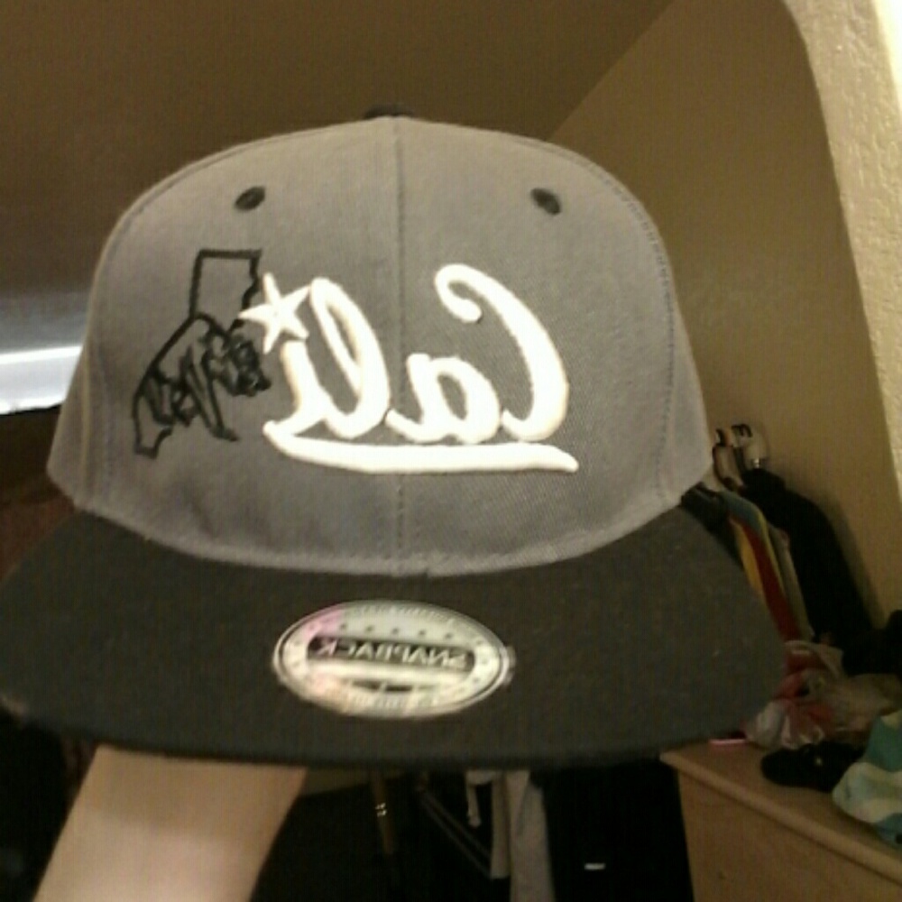 Black and grey cali hat