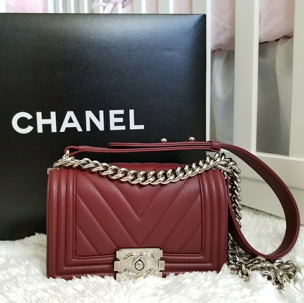 🚫 SOLD 🚫 Chanel Small Chevron Burgundy Boy Bag