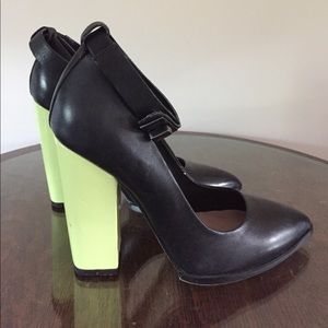 Aldo light green block heel