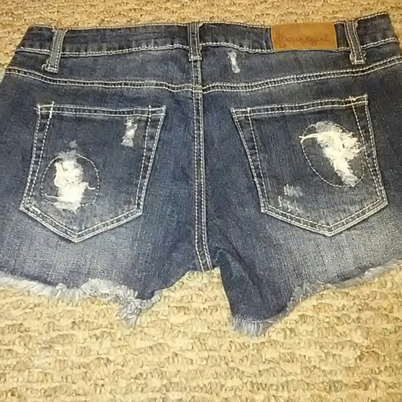 Shorts - Picture 2 of 3
