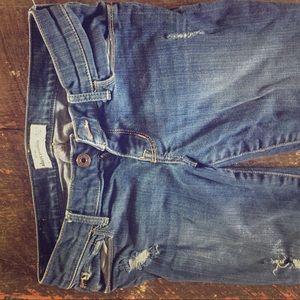 I'm selling jeans that are in good condition. 🙂