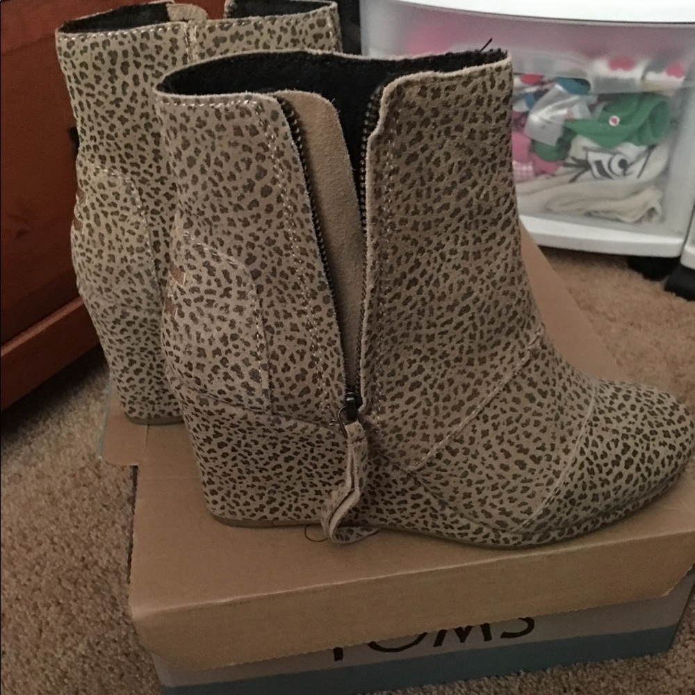 Cheetah print desert TOMS