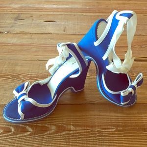 Marc Jacobs Wedge- in Blue and White Canvas Fabric